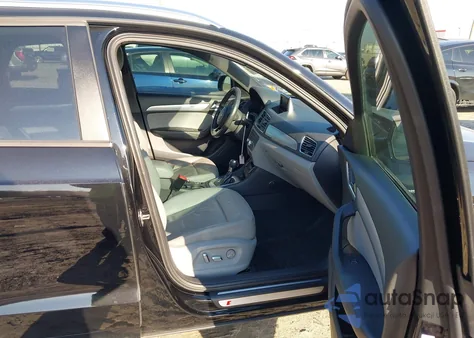 2018 Audi Q3 2.0T Premium/2.0T Sport Premium z USA, uszkodzony, nr VIN WA1ECCFS0JR007027